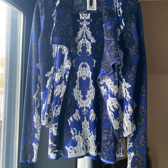 BCBG Lace Print Knit SET (Top and Skirt!) - Picture 4 of 10